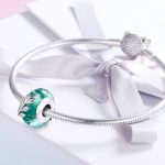 Ezüst charm, virágos gyöngy