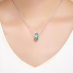 Ezüst charm, virágos gyöngy