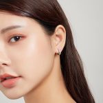 Ezüst fülbevaló cukorkaszínekkel