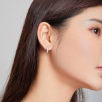 Ezüst fülbevaló cukorkaszínekkel