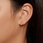 Ezüst fülbevaló színes szívekkel