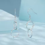 Ezüst fülbevaló karikákkal