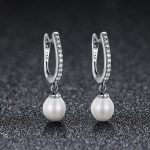 Ezüst fülbevaló, gyönggyel