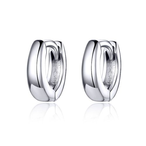 Ezüst karikafülbevaló modern stílusban