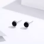 Ezüst fülbevaló fekete zománcozással