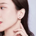 Ezüst fülbevaló fekete zománcozással