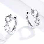 Ezüst fülbevaló a végtelen jelével