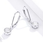 Ezüst fülbevaló fehér kristállyal