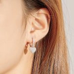 Ezüst fülbevaló kristályos szívvel