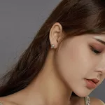 Ezüst fülbevaló, koponya