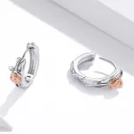 Ezüst fülbevaló rózsával