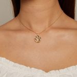 Ezüst nyaklánc életfamedállal, aranyszínű