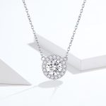 Ezüst nyaklánc kristálymedállal