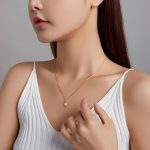 Ezüst nyaklánc opállal, aranyszínben