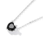 Ezüst női nyaklánc fekete szívvel
