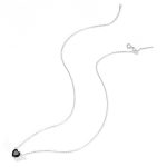 Ezüst női nyaklánc fekete szívvel