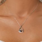 Ezüst női nyaklánc, panda szívvel, ezüstszínű