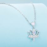 Ezüst női nyaklánc lótuszmedállal