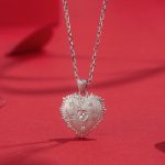 Ezüst női nyaklánc szívmedállal