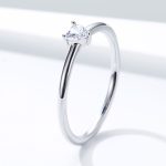 Ezüstgyűrű kristállyal, 6-os méret