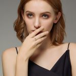 Ezüst eljegyzési gyűrű piros szívvel, 7-es méret