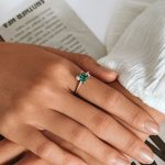 Ezüstgyűrű zöld kristállyal