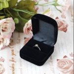  Schwarze Schmuckschatulle aus Kunststoff