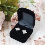  Schwarze Schmuckschatulle aus Kunststoff